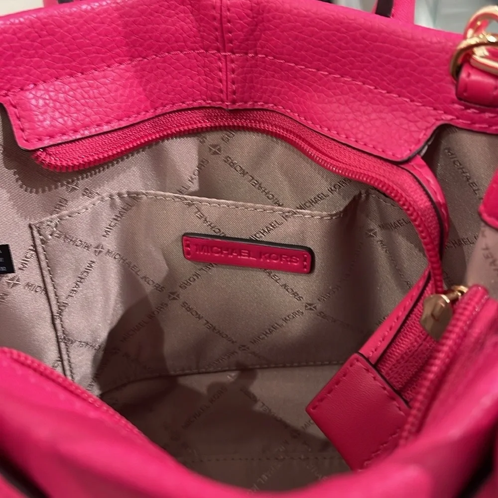 MICHAEL KORS
Mirella Small Pebbled Leather Crossbody Bag Tote 
Electric Pink
NWT - Picture 9 of 16